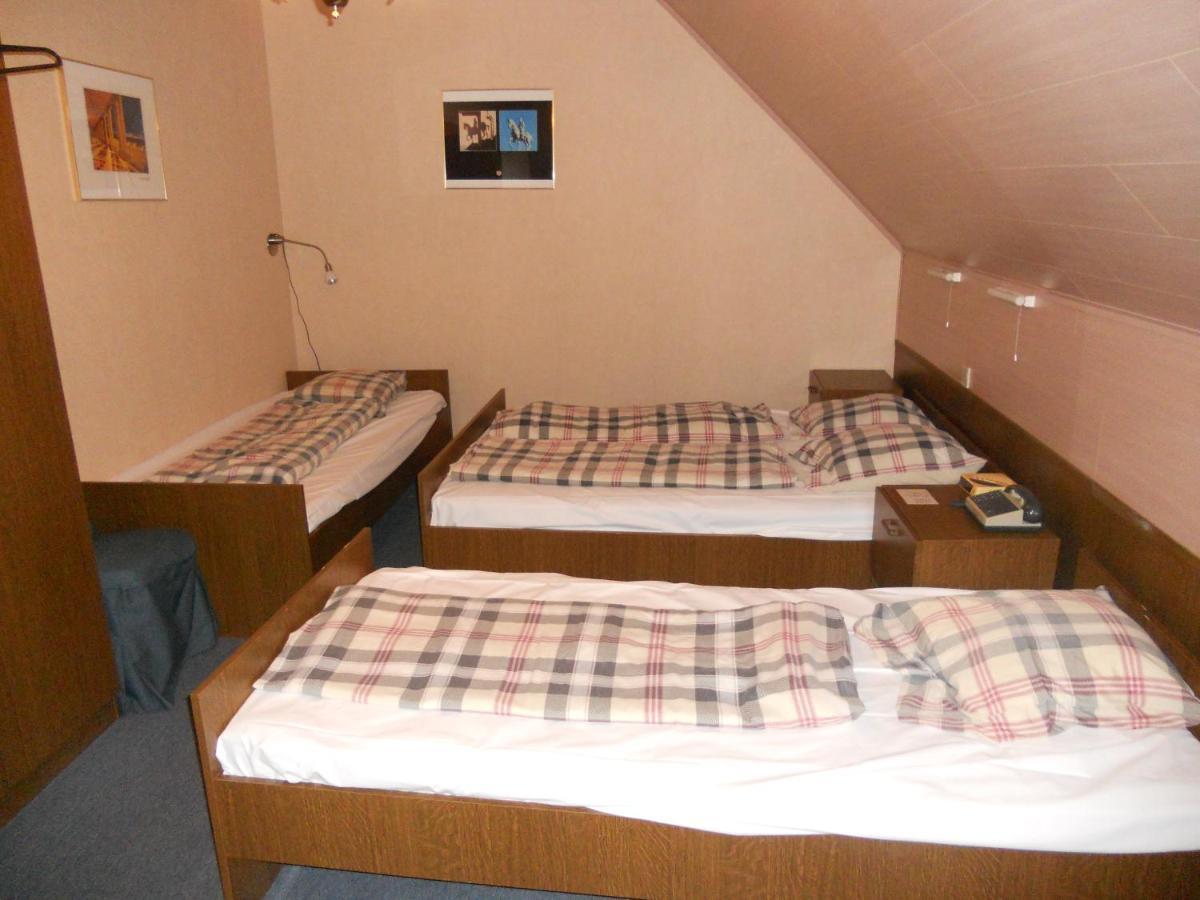 Hotel Ten Putte Хистел Екстериор снимка