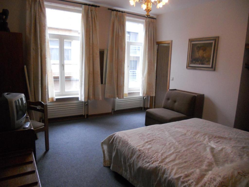Hotel Ten Putte Хистел Стая снимка