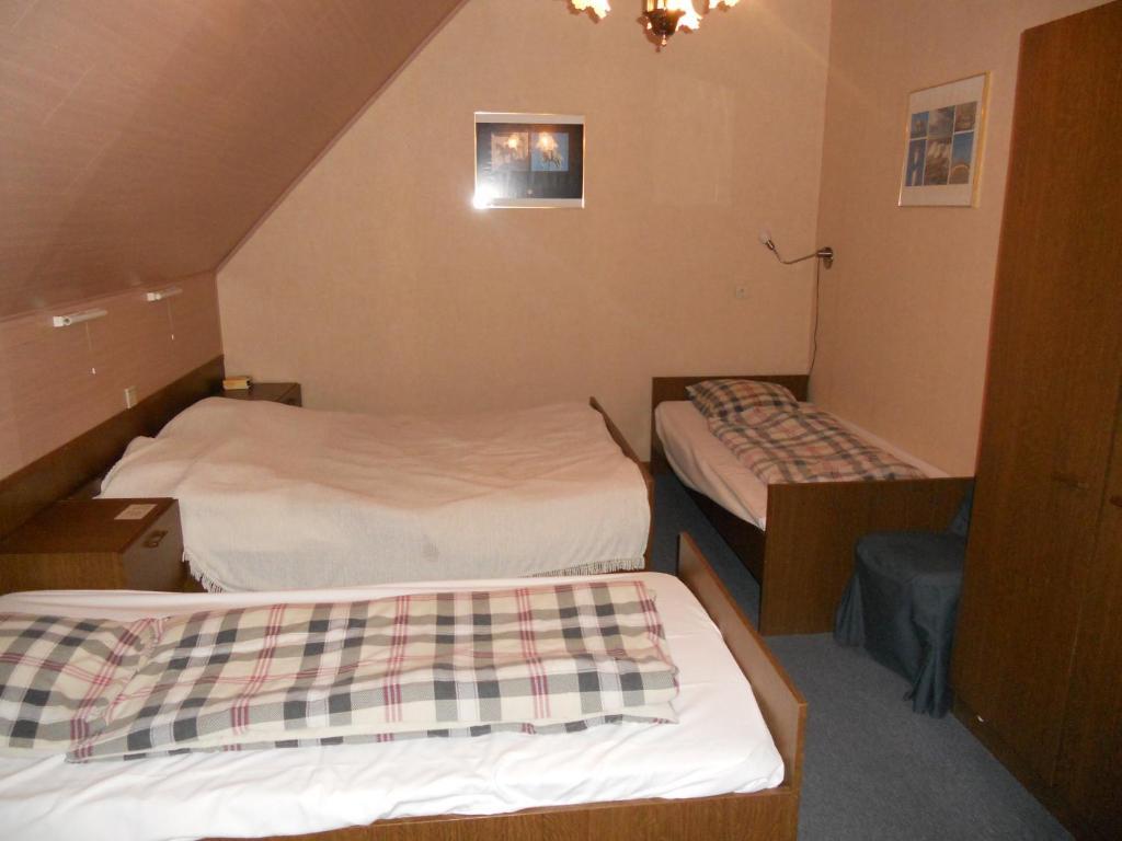 Hotel Ten Putte Хистел Стая снимка