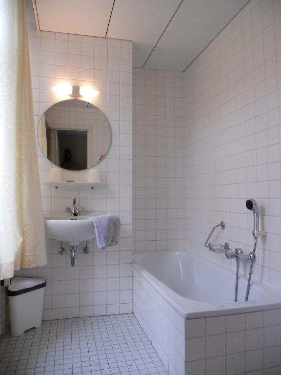 Hotel Ten Putte Хистел Стая снимка